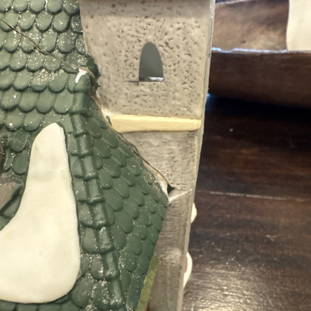 Dept 56 1993 Heritage Village North Pole Series North Pole Chapel 5626-0 DAMAGED - Picture 9 of 10